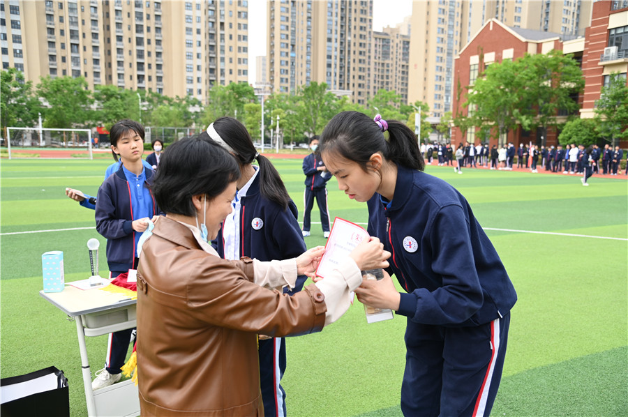 为女子投篮季军颁奖4.jpg