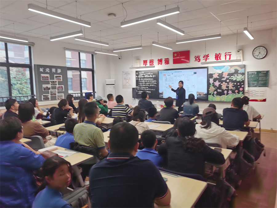 各科任教师进班交流（二）.jpg