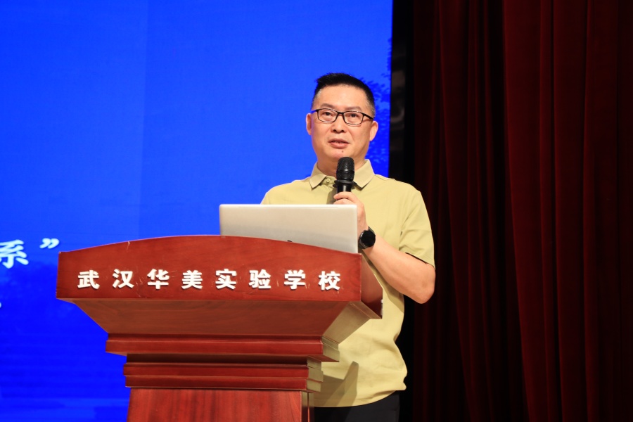 余校讲话.jpg