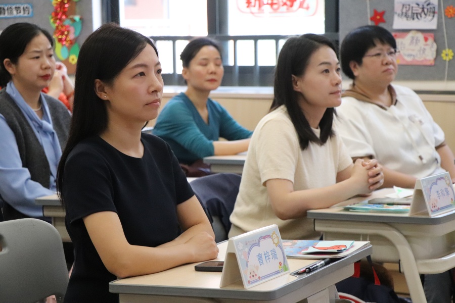 家长会 家长室内.jpg