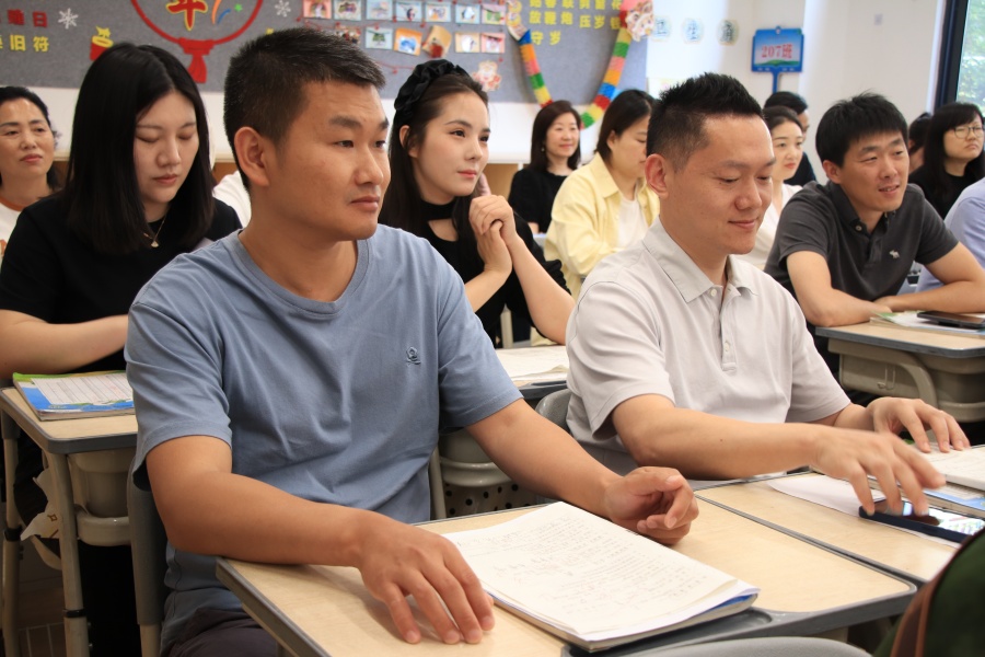 家长会 教室内.jpg